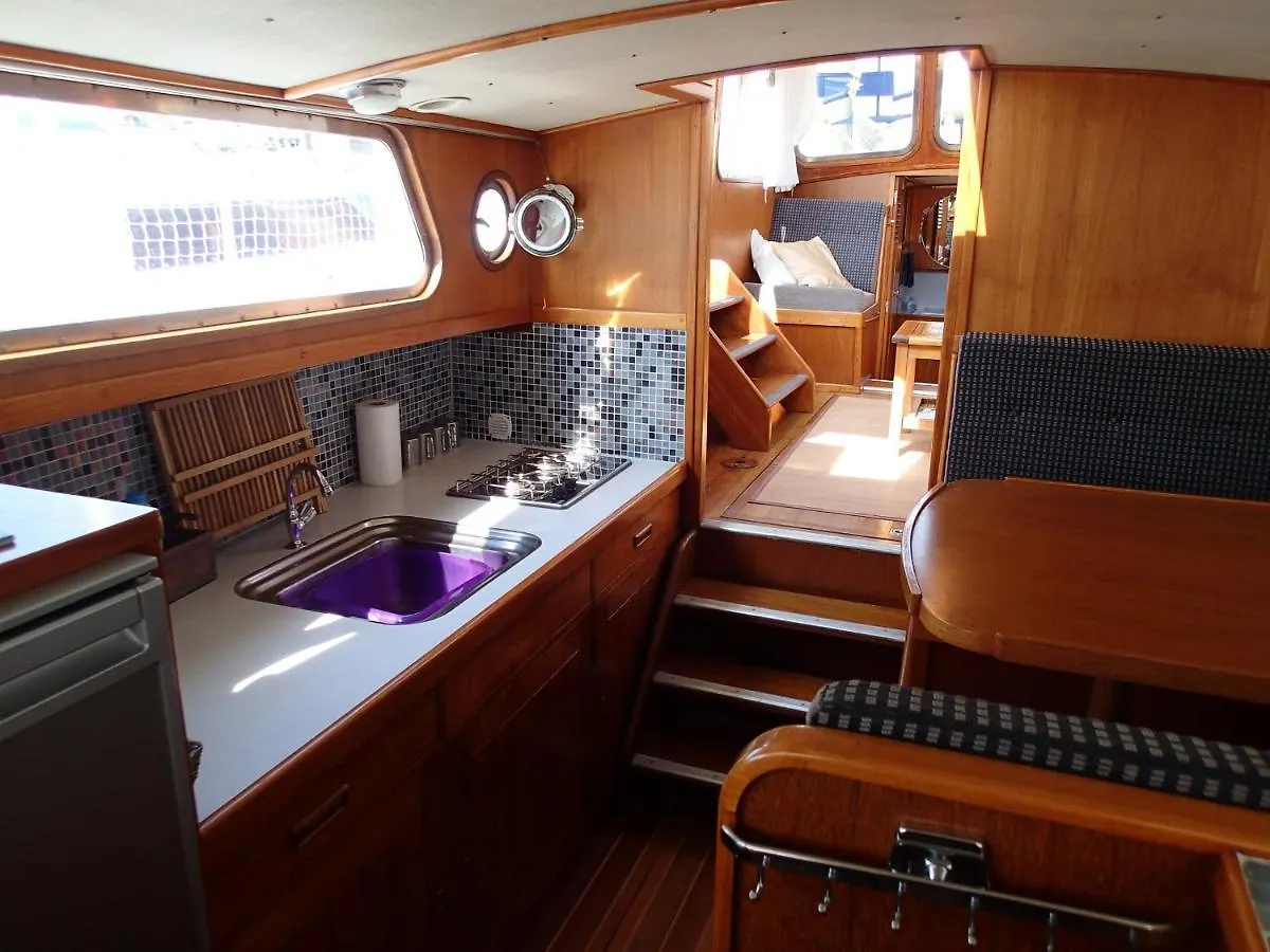 Audierne Yachting Hotell 0*,