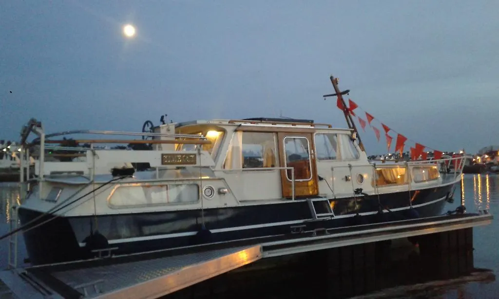 Audierne Yachting Hotell 0*,